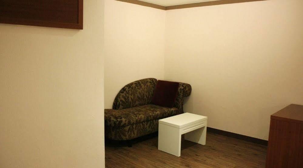 K City Hotel Seoul Bagian luar foto
